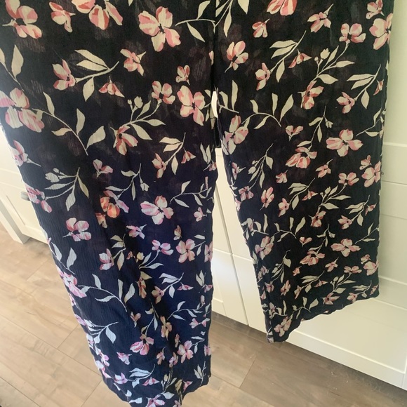 Billabong floral jumpsuit. - Picture 2 of 3